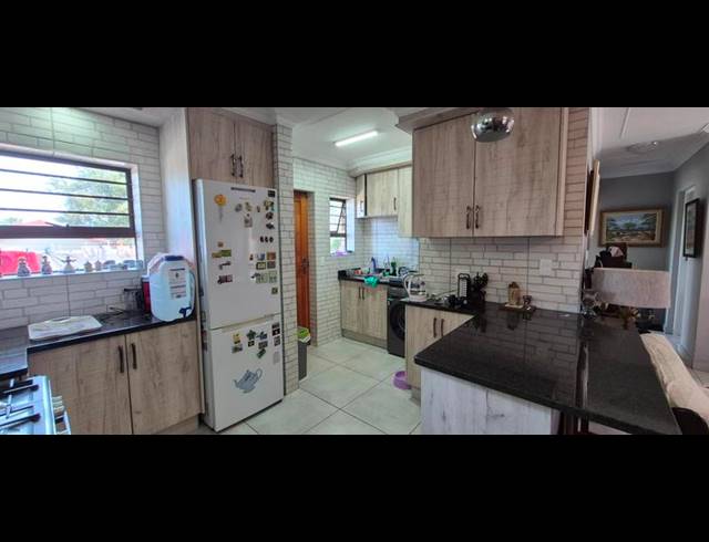 2 BEDROOM HOUSE FOR SALE IN DANA BAY